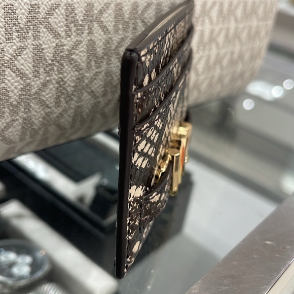 MICHAEL KORS
Reed Large Snakeskin Python Pattern Card Holder Case
NWT - Picture 16 of 16